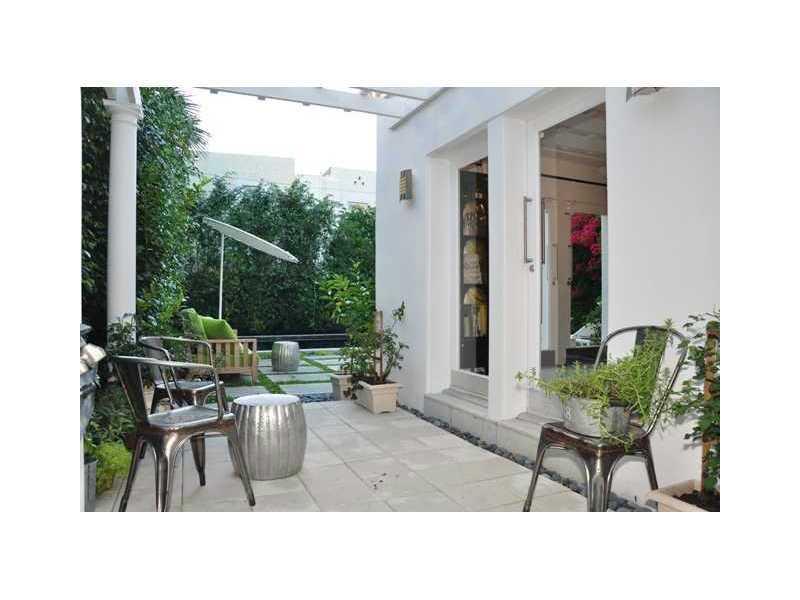 22-27 53 42 NAUTILLUS SUB - Residential Lease