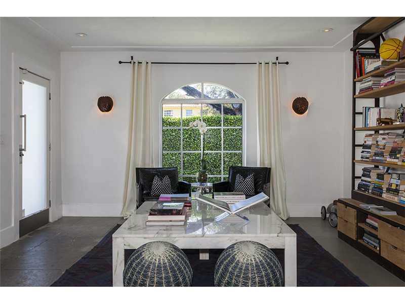 22-27 53 42 NAUTILLUS SUB - Residential Lease