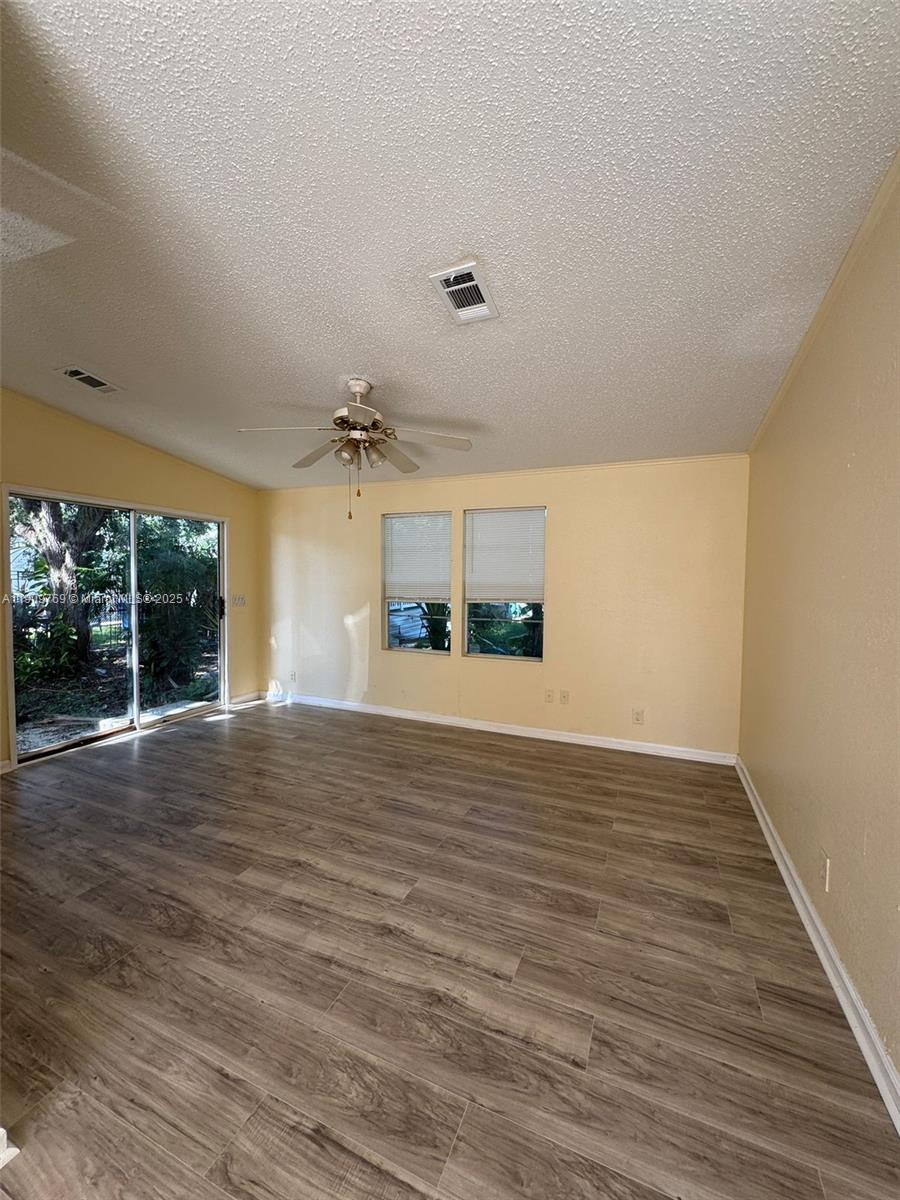 GATEWAY ESTATES PARK COND - Residential Lease