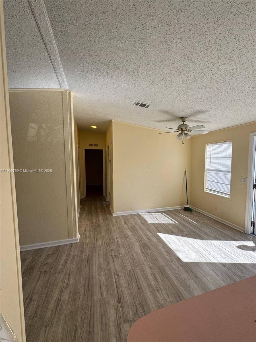 GATEWAY ESTATES PARK COND - Residential Lease