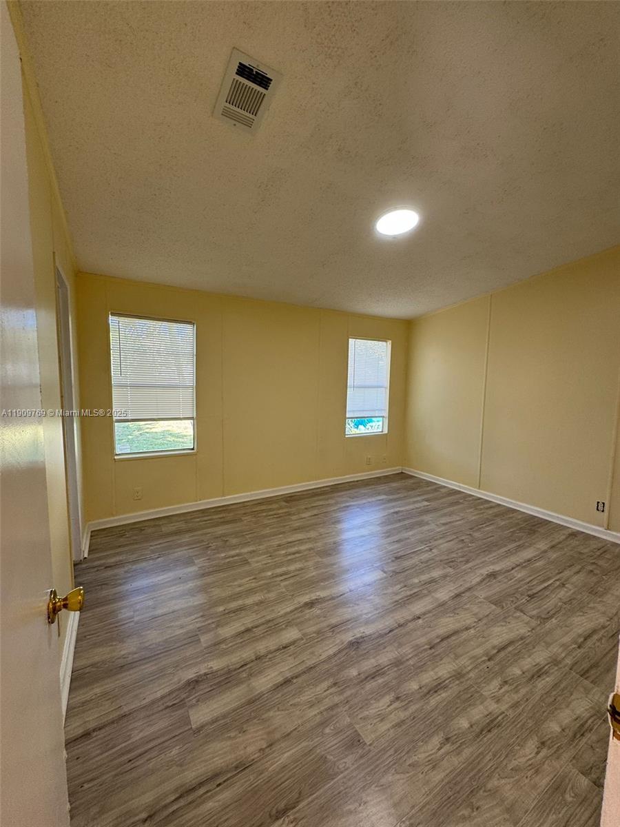 GATEWAY ESTATES PARK COND - Residential Lease