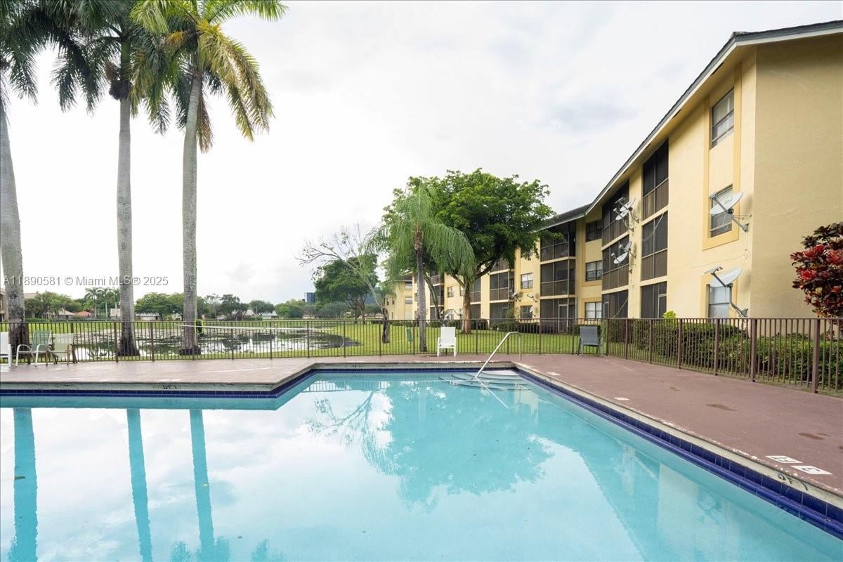 ISLAND CLUB CONDO - Residential