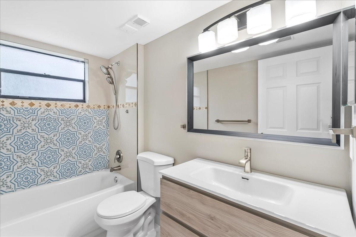 ISLAND CLUB CONDO - Residential