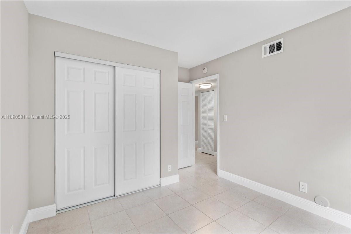 ISLAND CLUB CONDO - Residential