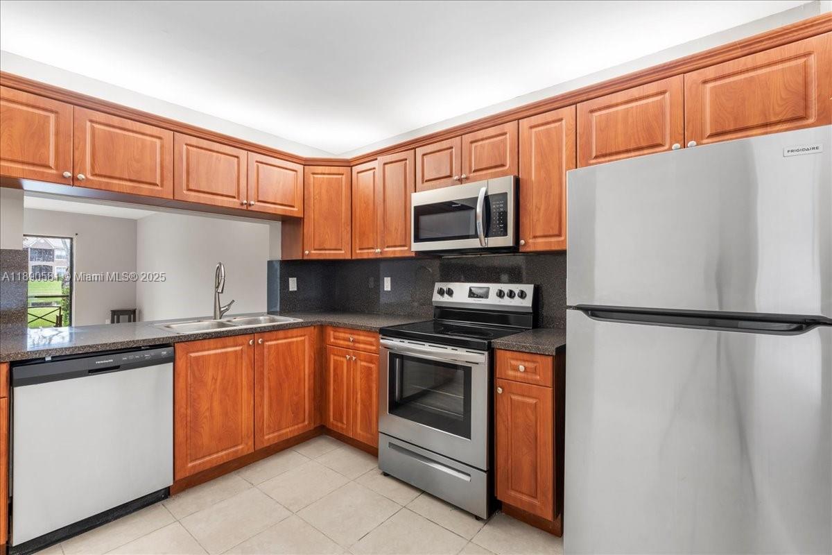 ISLAND CLUB CONDO - Residential