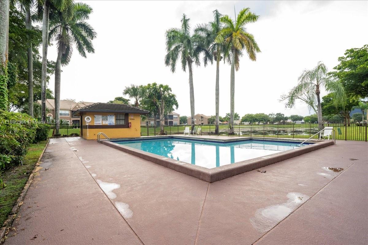 ISLAND CLUB CONDO - Residential