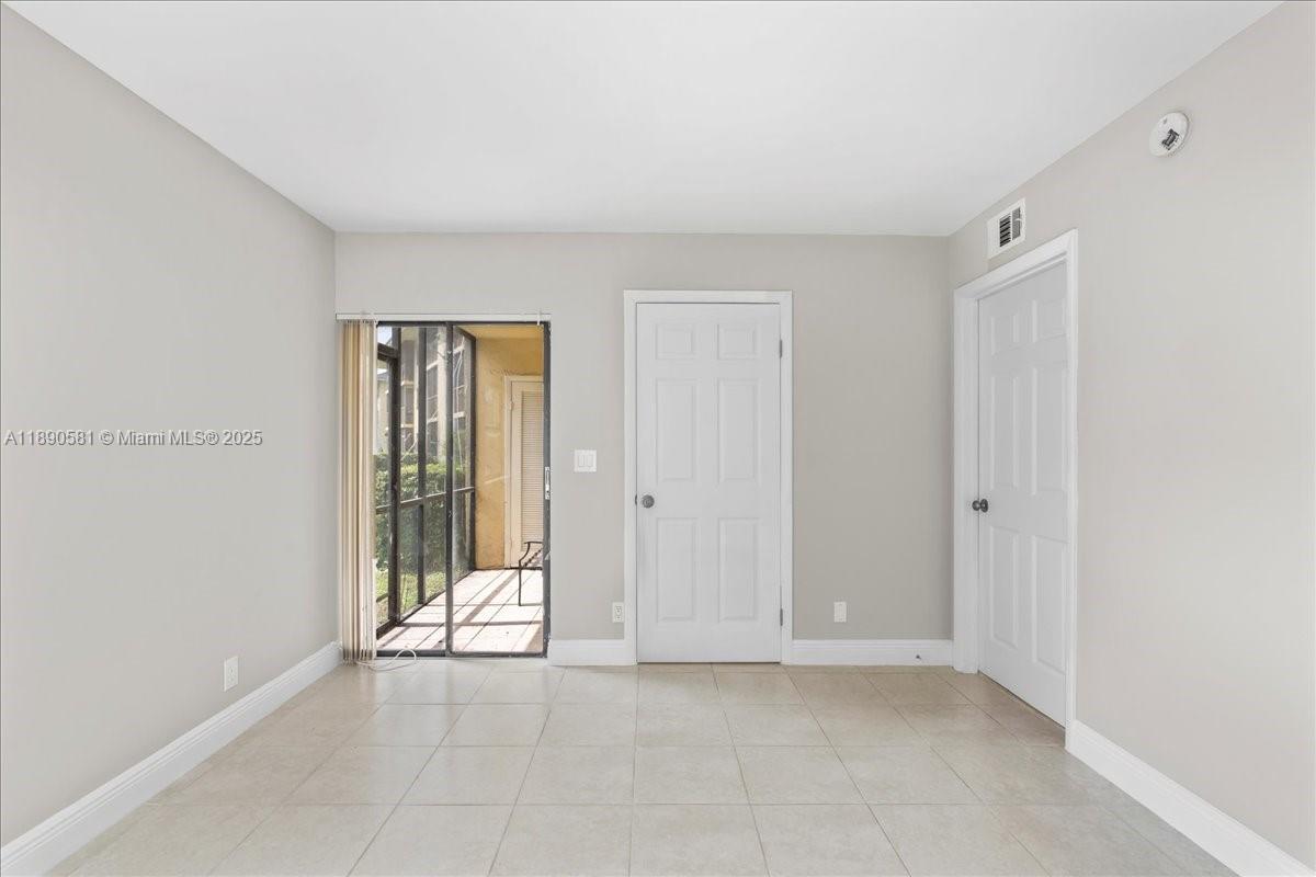 ISLAND CLUB CONDO - Residential