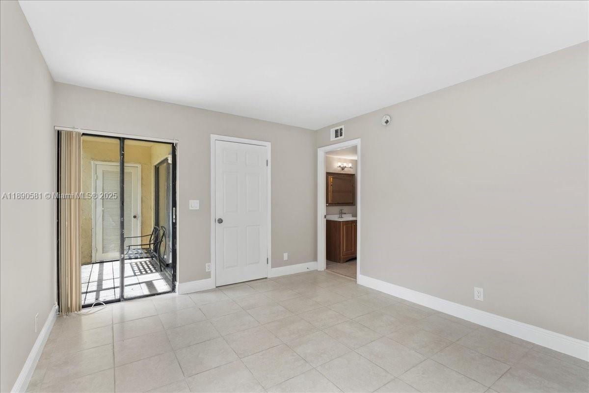 ISLAND CLUB CONDO - Residential