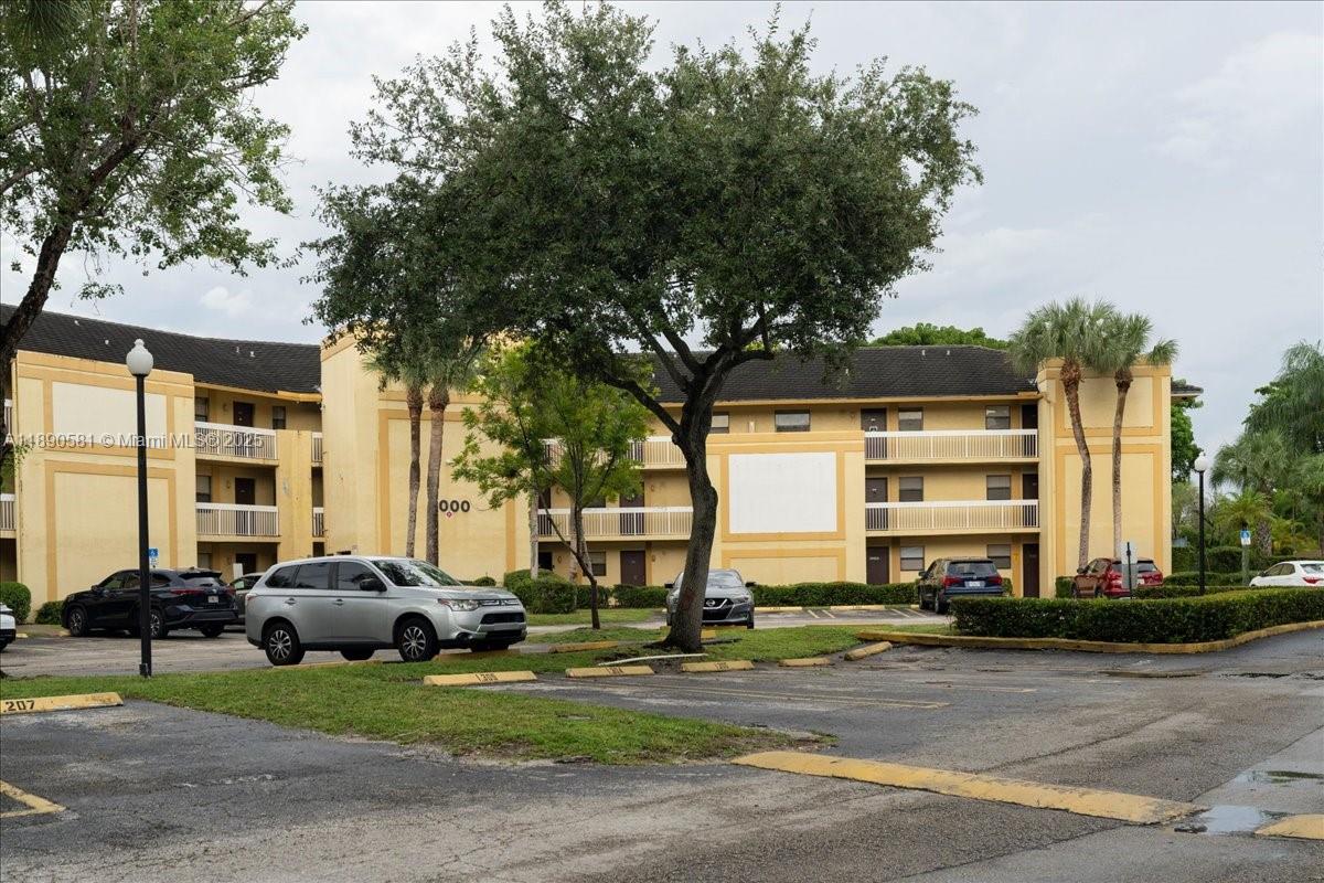 ISLAND CLUB CONDO - Residential