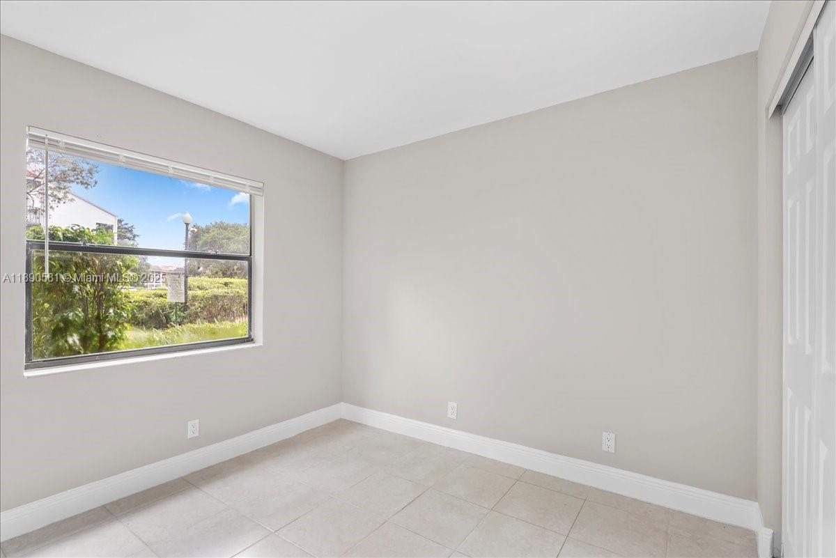 ISLAND CLUB CONDO - Residential