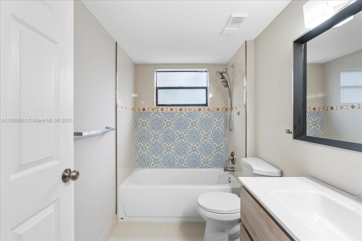 ISLAND CLUB CONDO - Residential