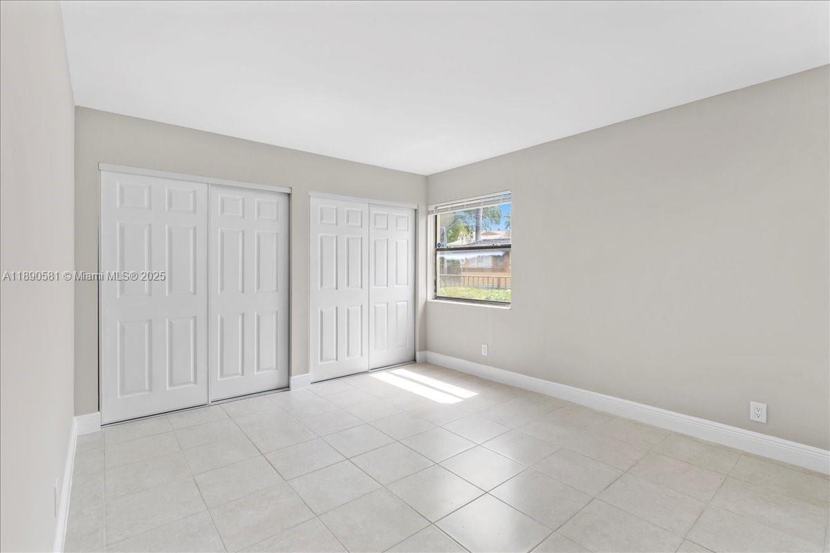 ISLAND CLUB CONDO - Residential