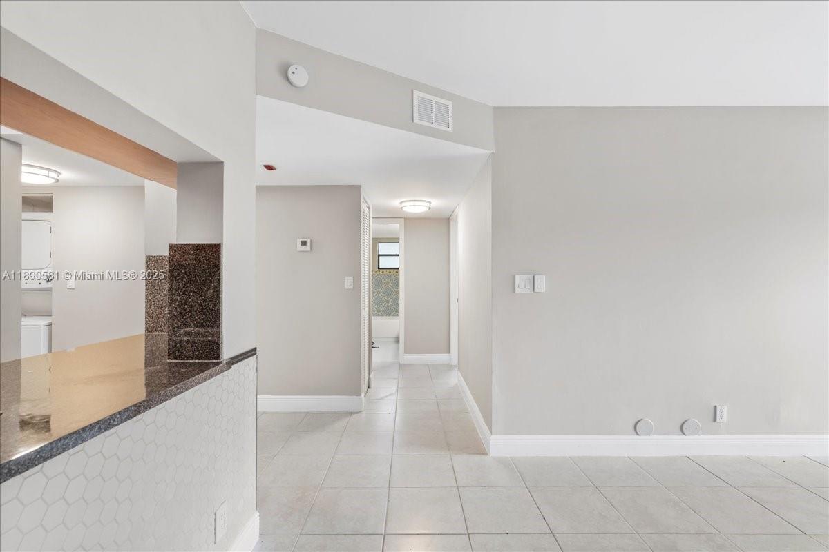 ISLAND CLUB CONDO - Residential