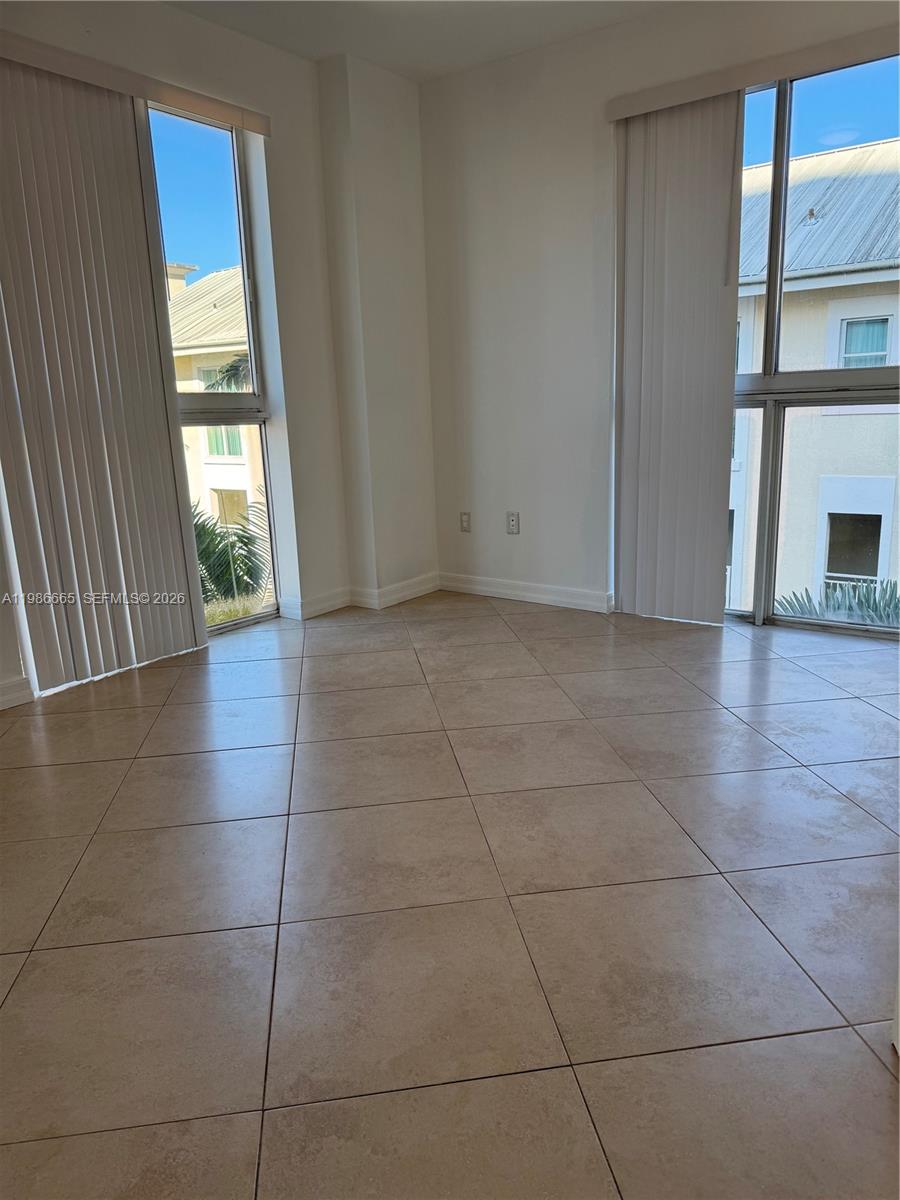 DOWNTOWN DADELAND CONDO N - Residential Lease