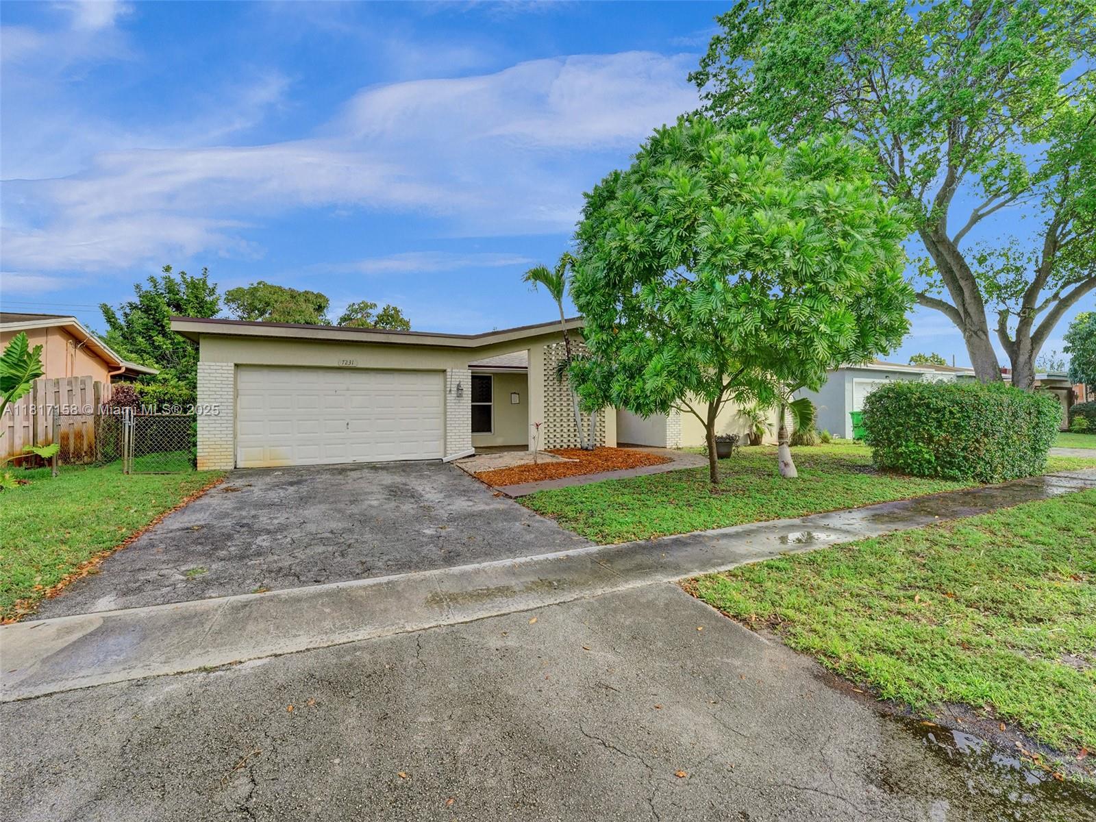 7231 Nw 20th St, Sunrise, Miami-Dade County, Florida - 3 Bedrooms  
2 Bathrooms - 