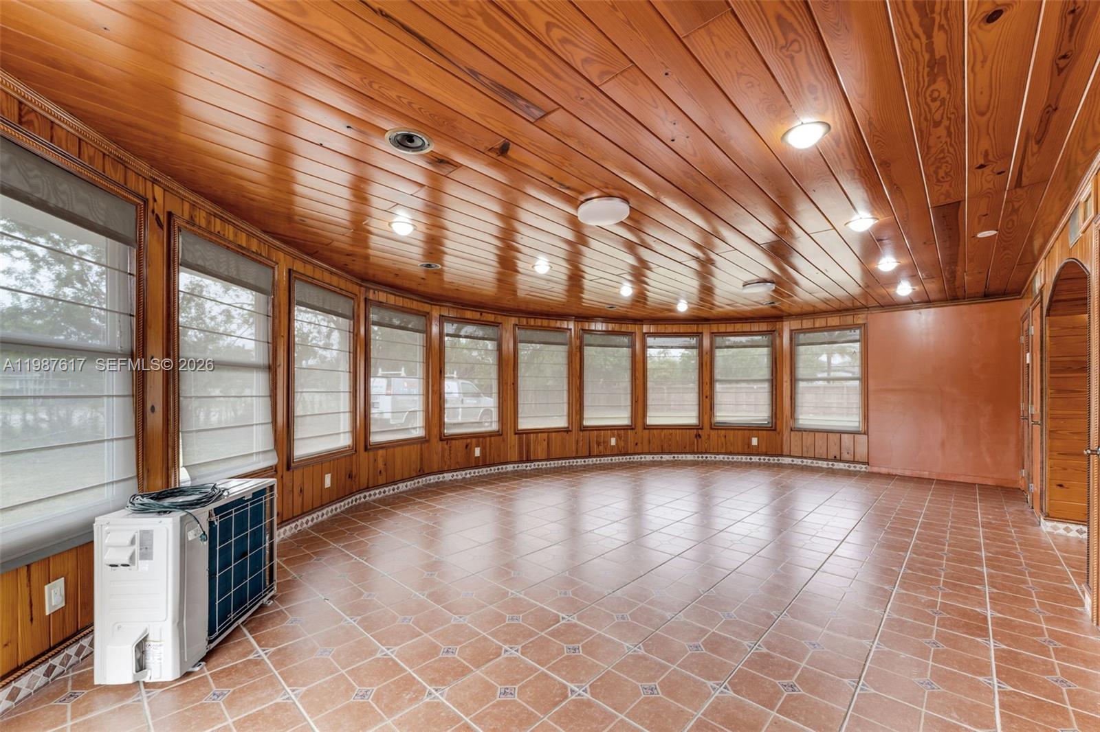 MILLER DRIVE ESTS 1ST ADD - Residential Lease