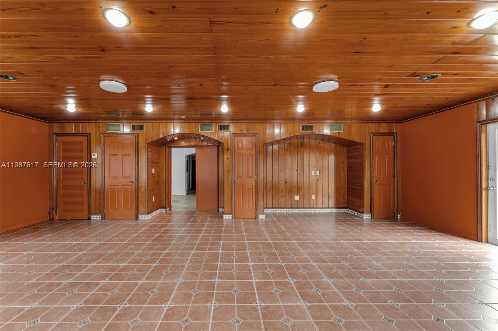 MILLER DRIVE ESTS 1ST ADD - Residential Lease