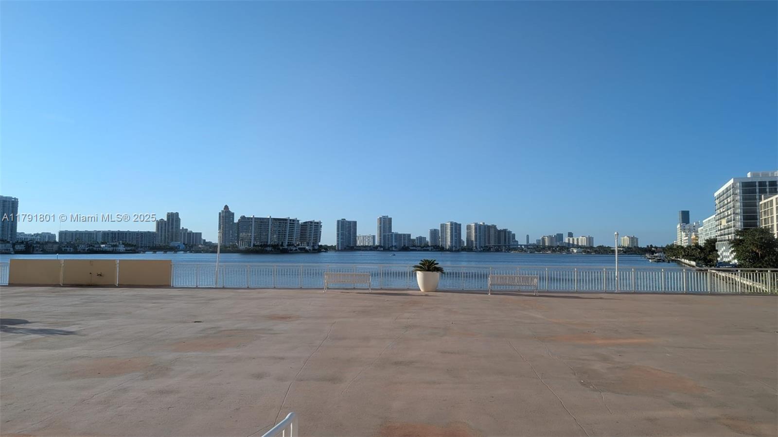 WINSTON TOWERS 200 - Residential