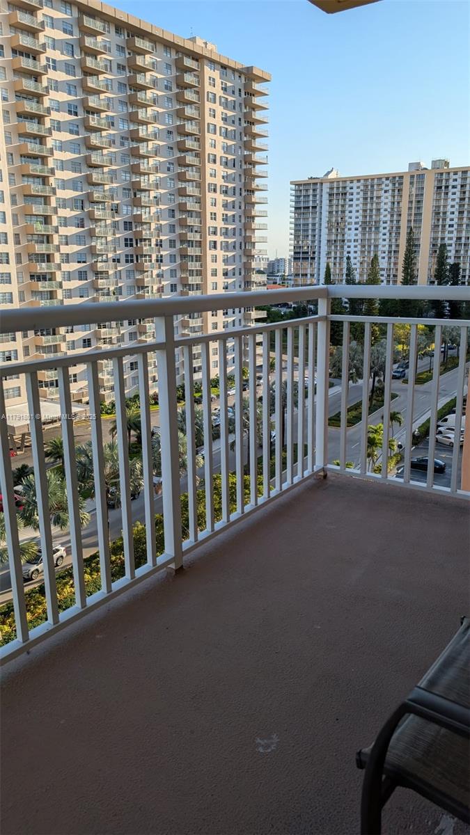 WINSTON TOWERS 200 - Residential