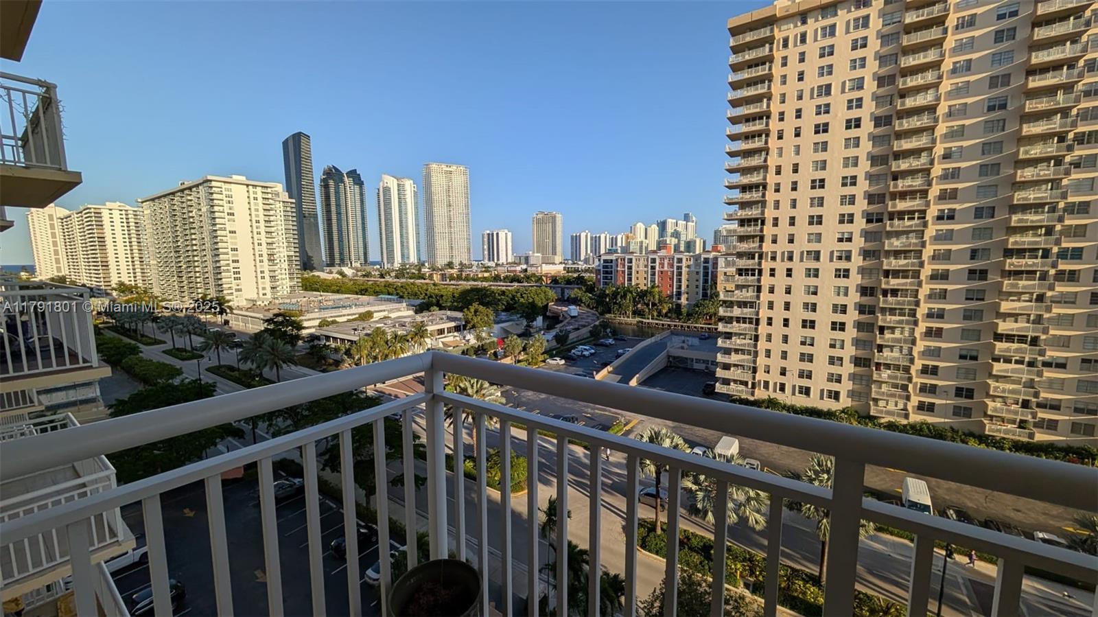 WINSTON TOWERS 200 - Residential