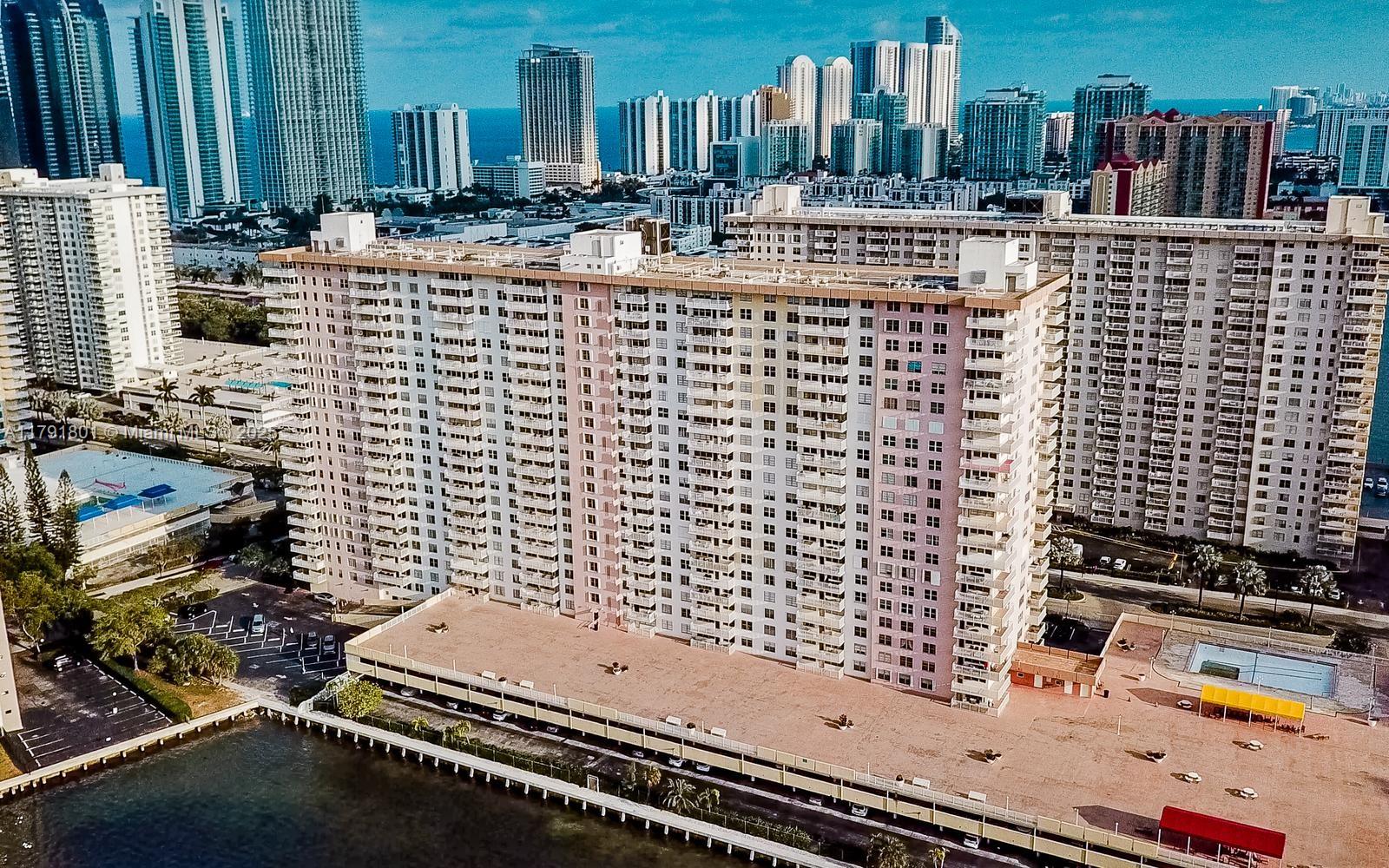 WINSTON TOWERS 200 - Residential