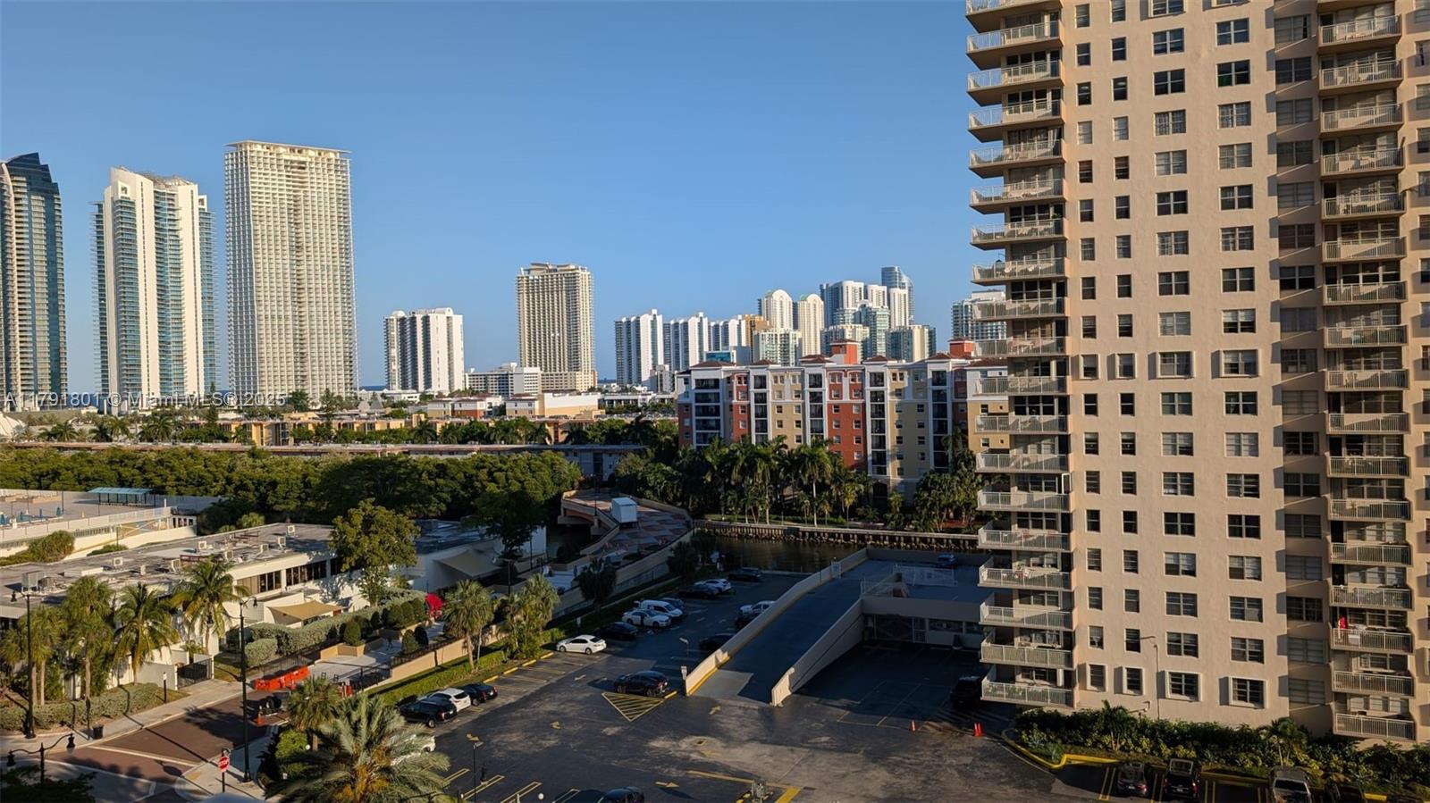 WINSTON TOWERS 200 - Residential