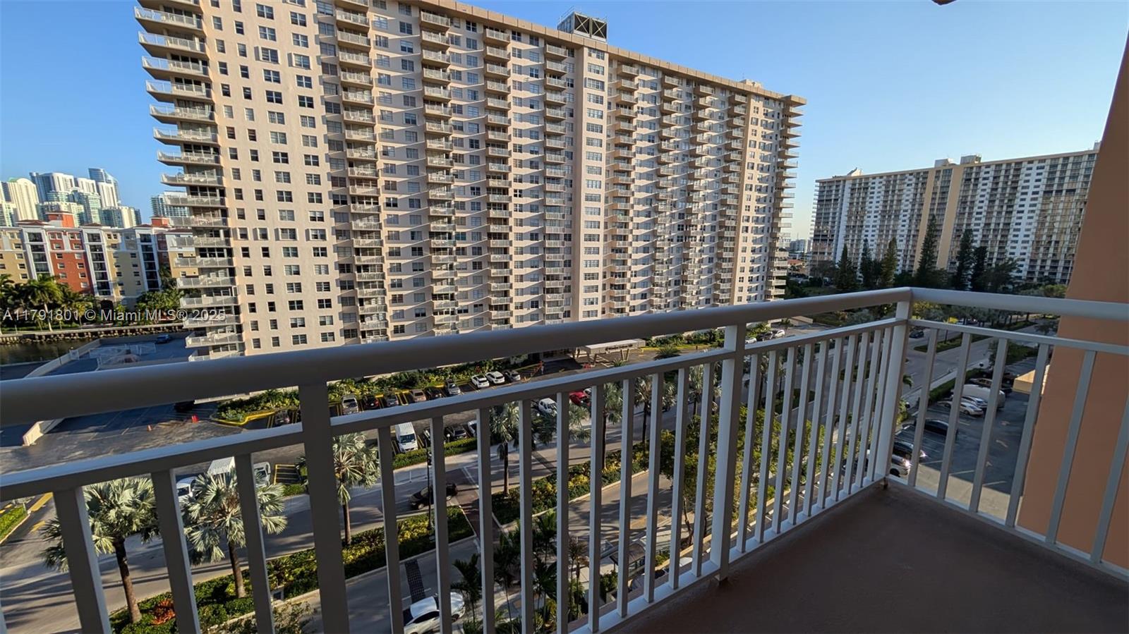 WINSTON TOWERS 200 - Residential