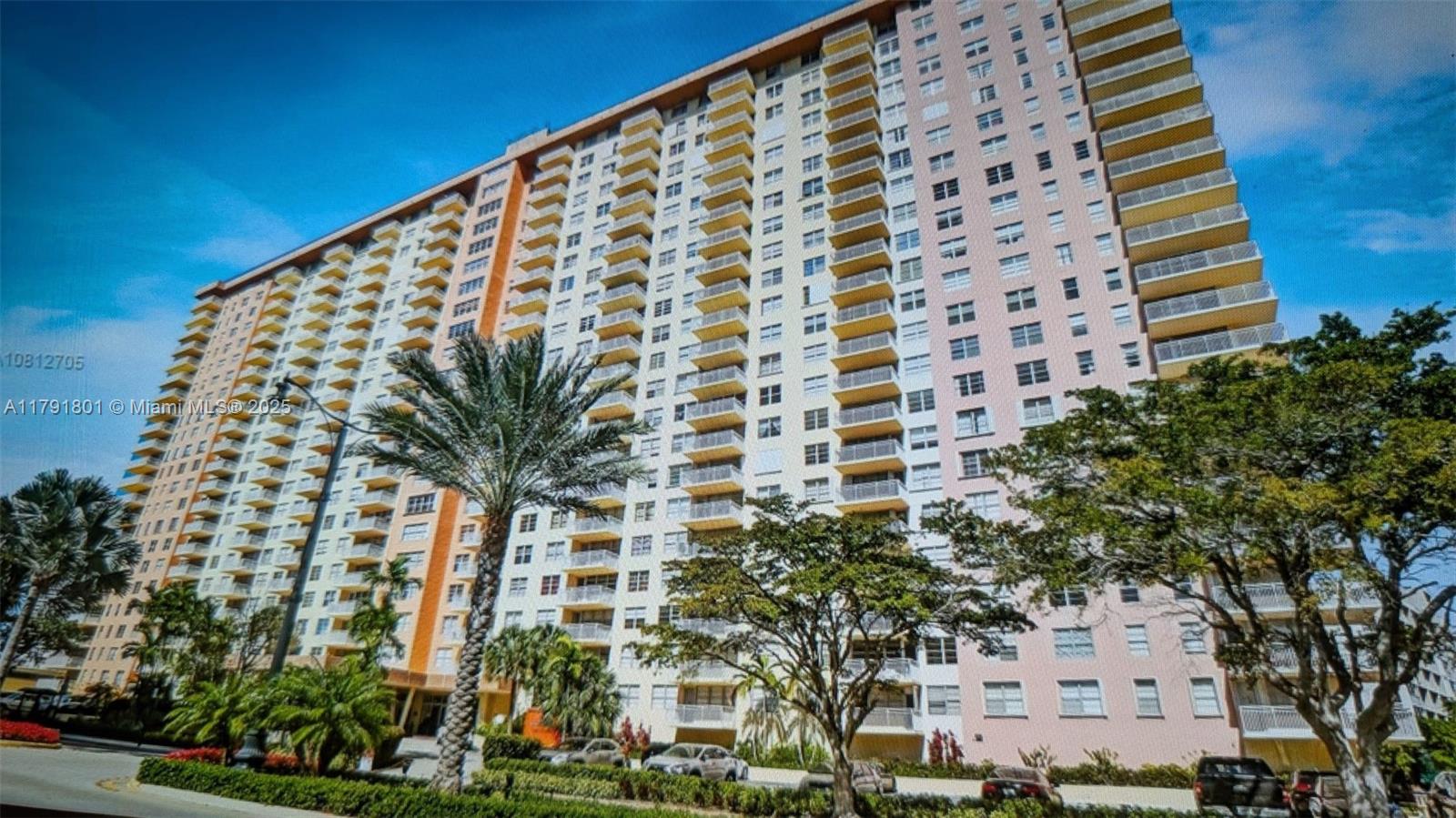 WINSTON TOWERS 200 - Residential