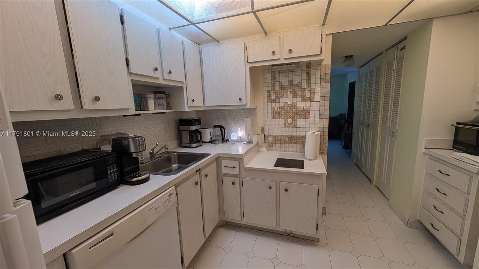 WINSTON TOWERS 200 - Residential