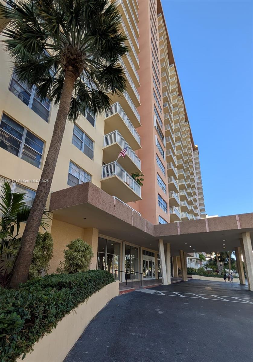 WINSTON TOWERS 200 - Residential