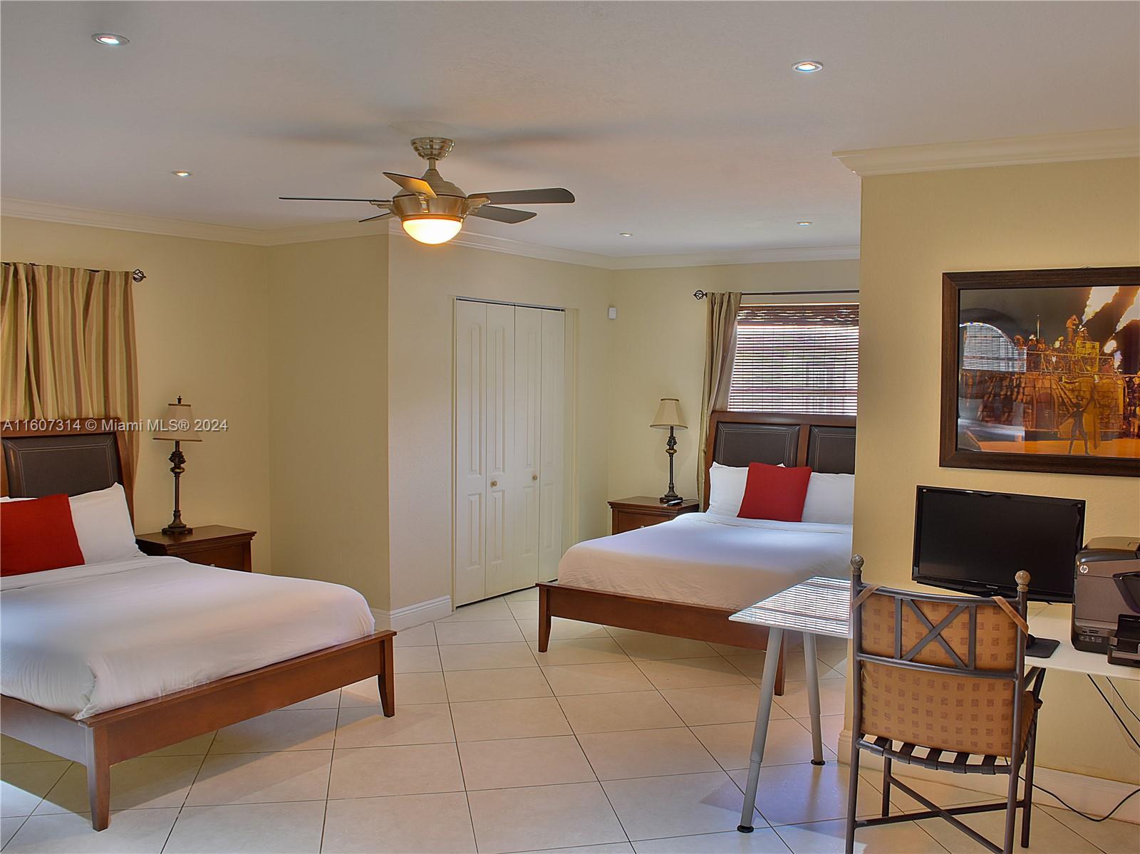 HOLLYWOOD LITTLE RANCHES - Residential Lease