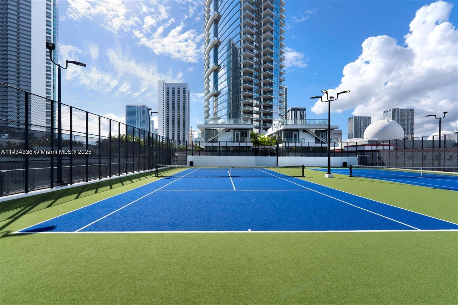 PARAMOUNT MIAMI WORLDCENT - Residential