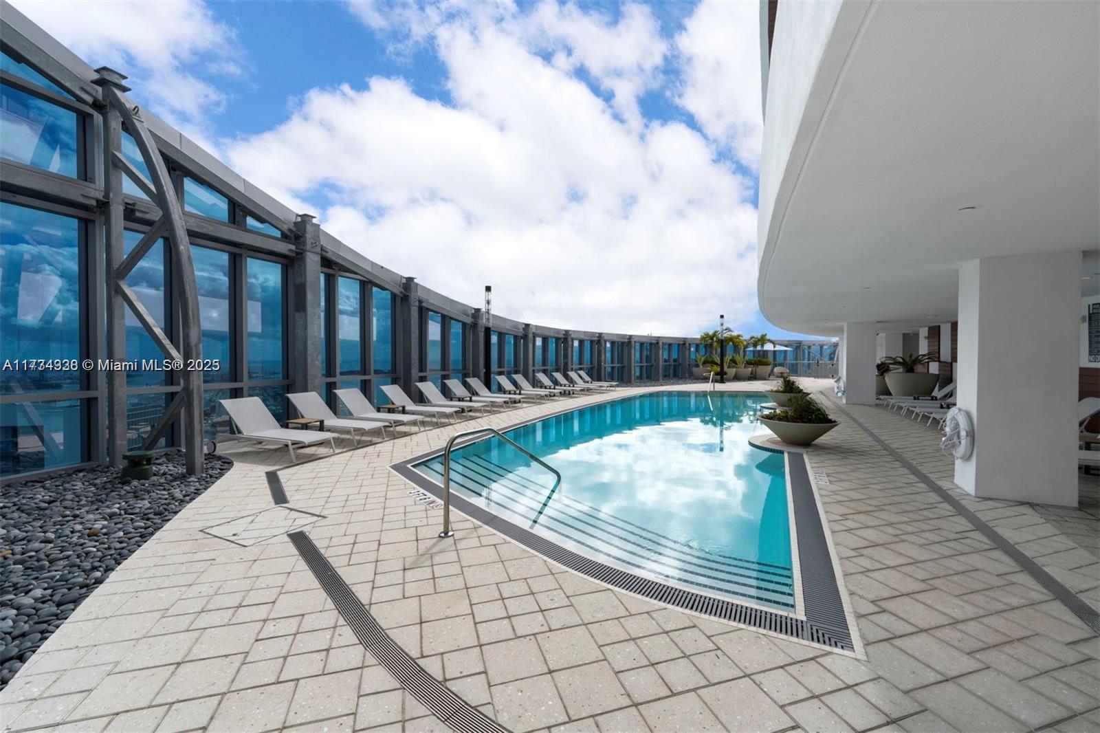 PARAMOUNT MIAMI WORLDCENT - Residential