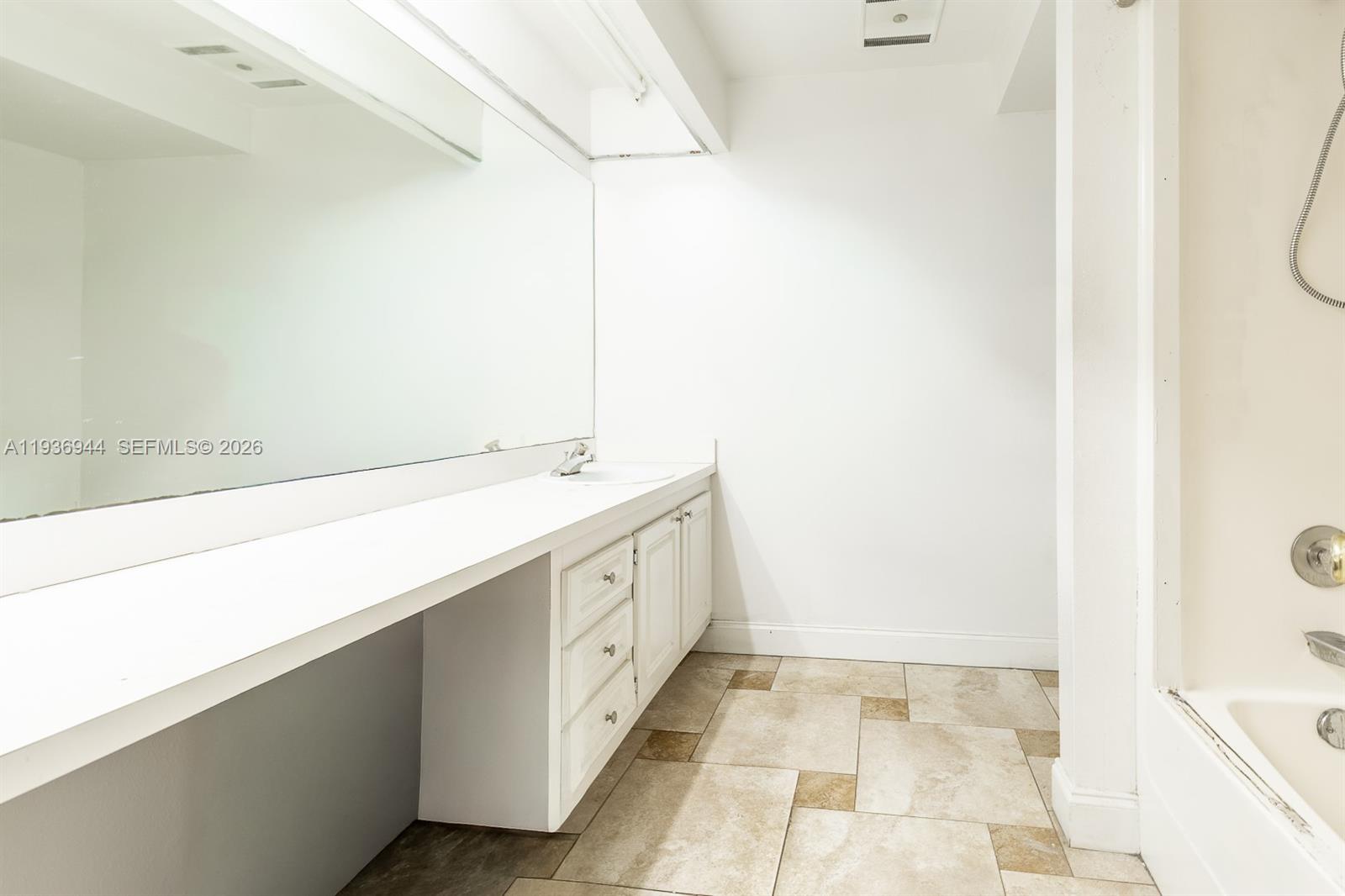 COUNTRY CLUB OF MIAMI FAI - Residential