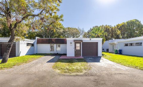 7349 Pine Valley Dr Hialeah FL 33015