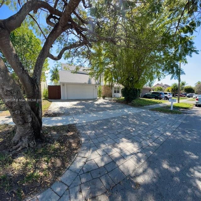 Spacious 4 bedroom 3 bath 2 car garage Lakefront home for rent in the Villages of Homestead. Ready for quick move-in.