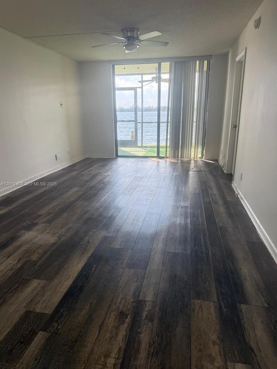 LAKE EMERALD CONDOMINIUM - Residential