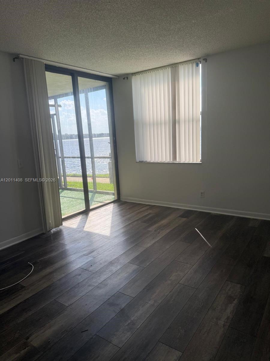 LAKE EMERALD CONDOMINIUM - Residential