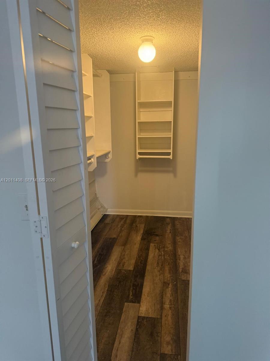 LAKE EMERALD CONDOMINIUM - Residential