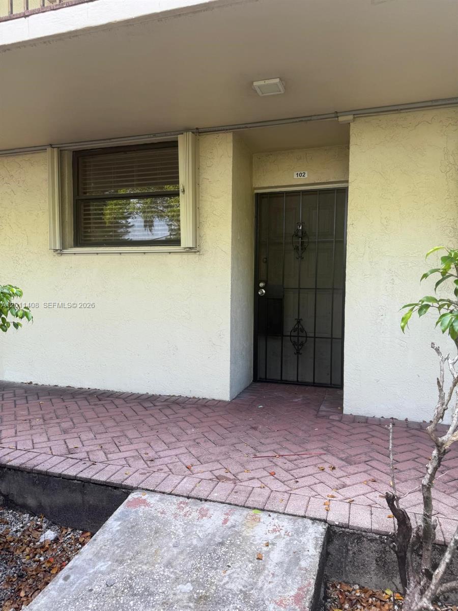 LAKE EMERALD CONDOMINIUM - Residential