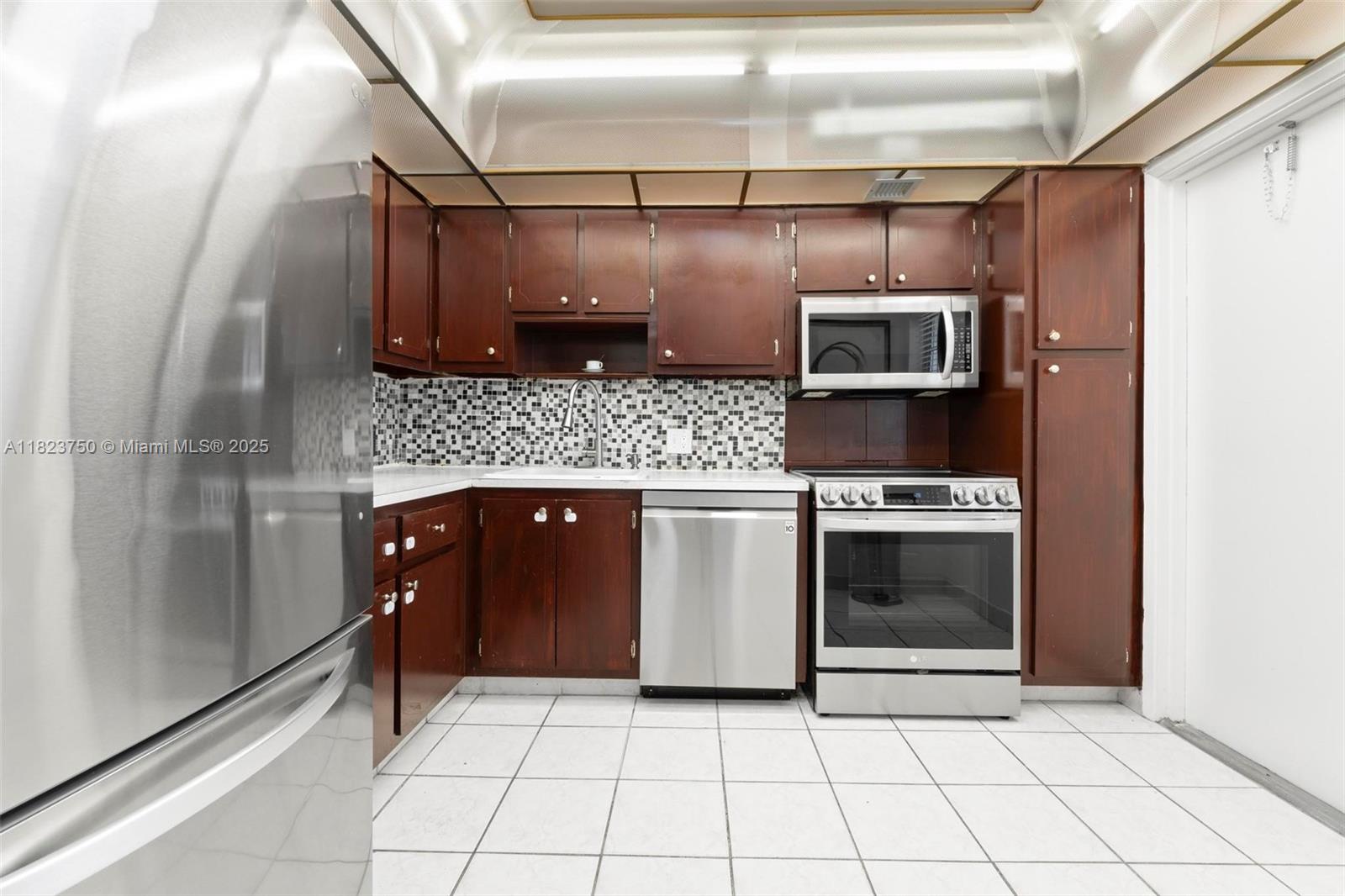 NO 11 PALM-AIRE COUNTRY C - Residential