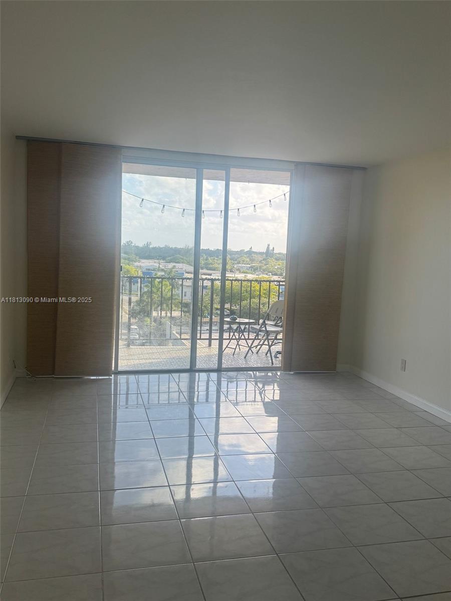 THREE HORIZONS SOUTH COND - Residential Lease