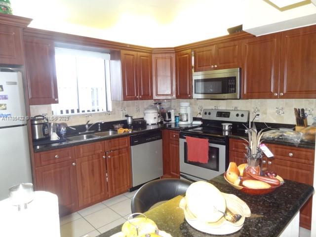 RACQUET CLUB APTS AT BONA - Residential