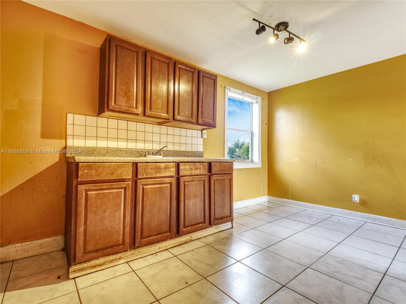 POINCIANA HEIGHTS - Residential