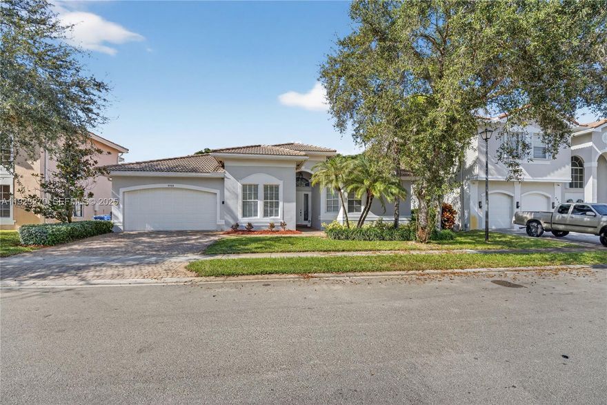 For showings or additional information, please contact co-listing agent David Guerrero at 1954-773-5822 or the office at 561-231-5735.