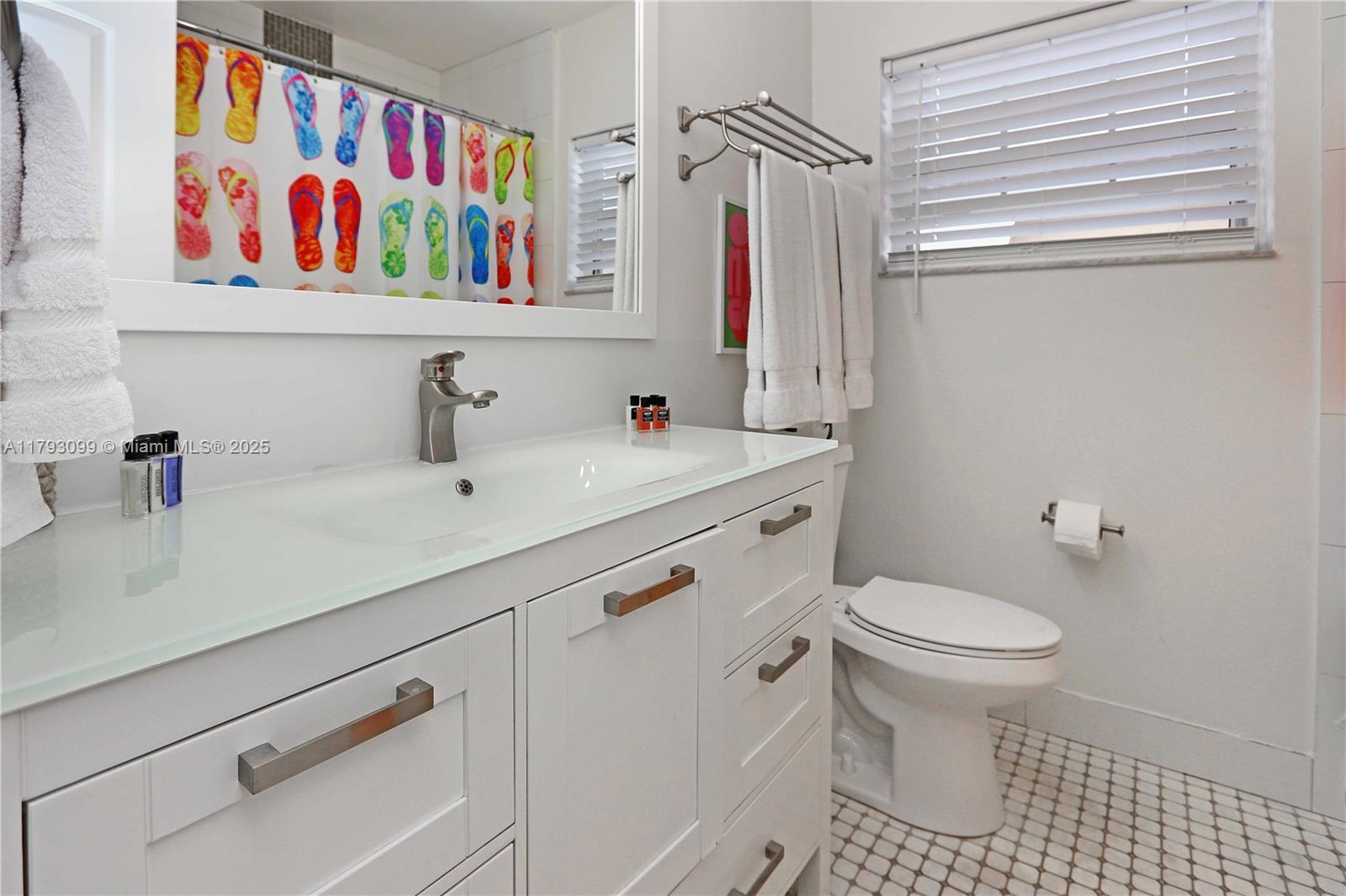 HOLLYWOOD 1-21 B LOT 7 BLK - Residential