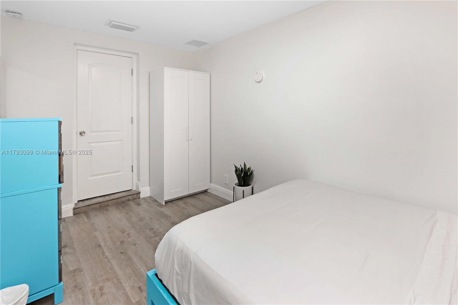 HOLLYWOOD 1-21 B LOT 7 BLK - Residential