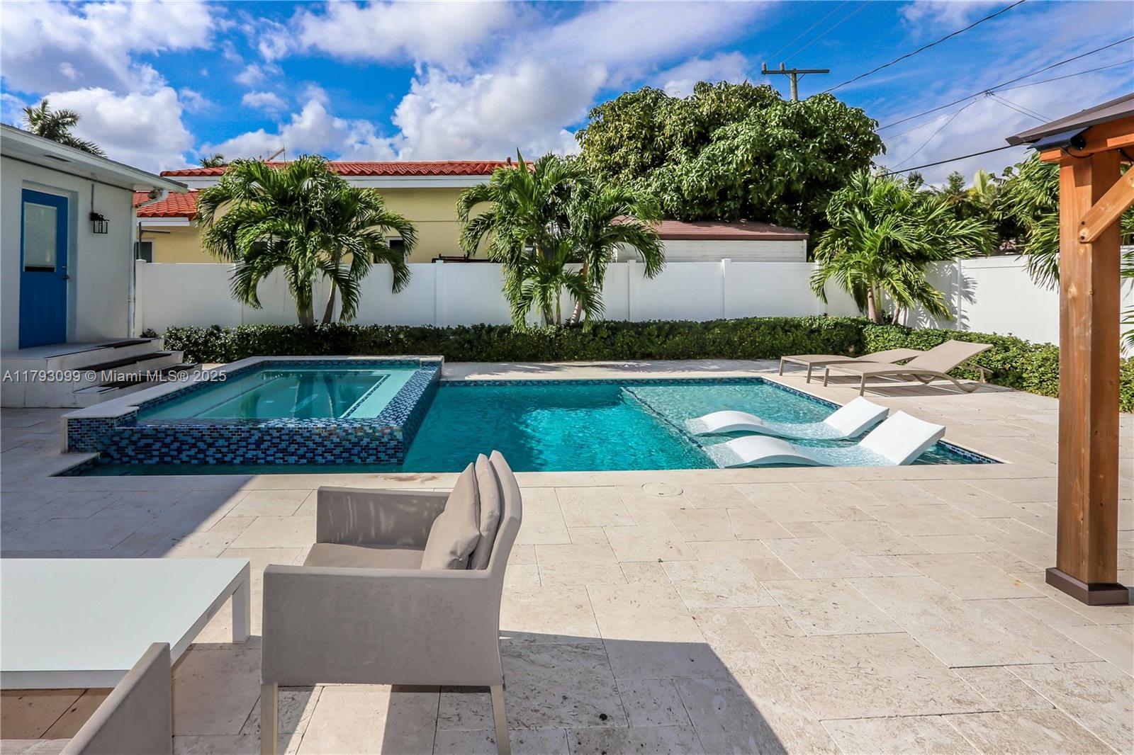 HOLLYWOOD 1-21 B LOT 7 BLK - Residential