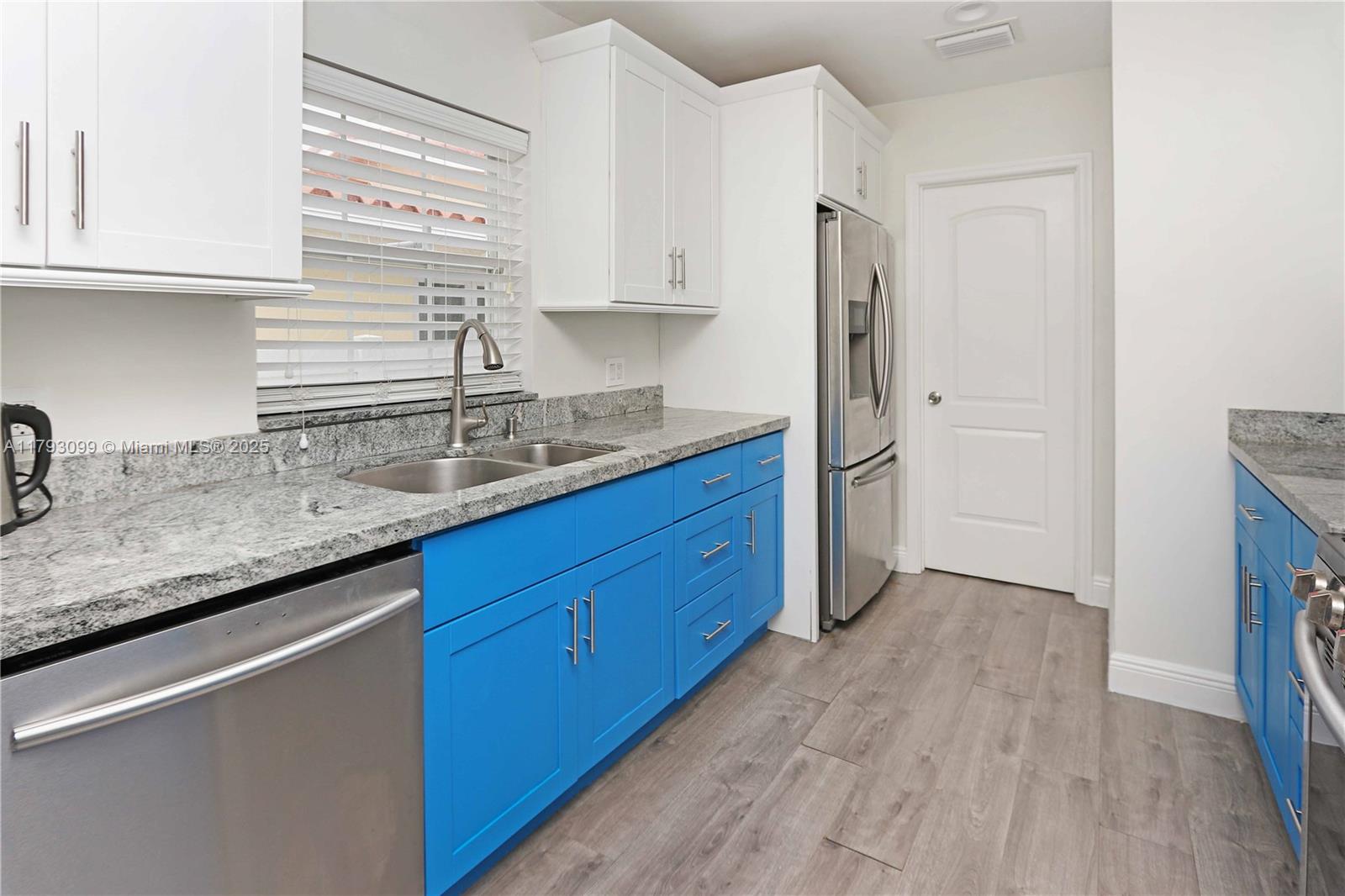 HOLLYWOOD 1-21 B LOT 7 BLK - Residential