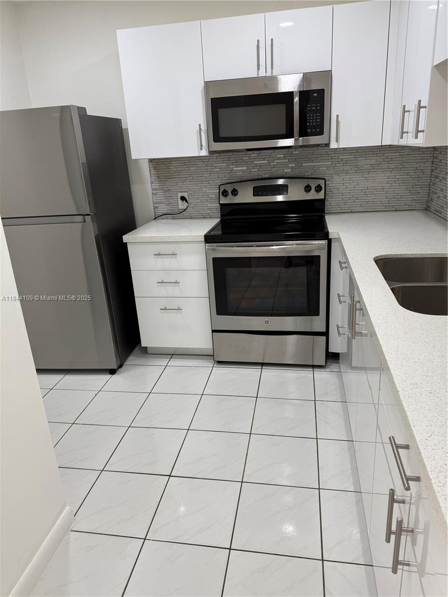 11925 NE 2nd Ave B308
